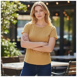 American Eagle Striped Crewneck T-Shirt. Dark Yellow/Gold, White. Size XS​​​